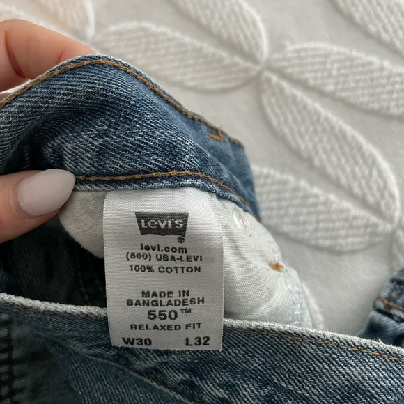 Levi’s Vintage Relaxed Fit Cuffed Distressed Shorts - Picture 8 of 8